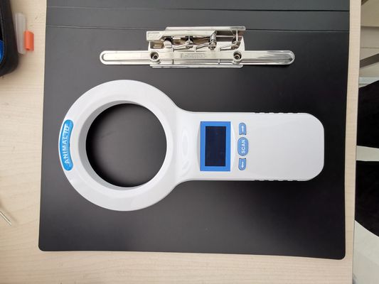 اسکنر میکروچیپ RFID قابل حمل با باتری لیتیوم قابل شارژ برای شناسایی سریع حیوانات و ردیابی دامپزشکی